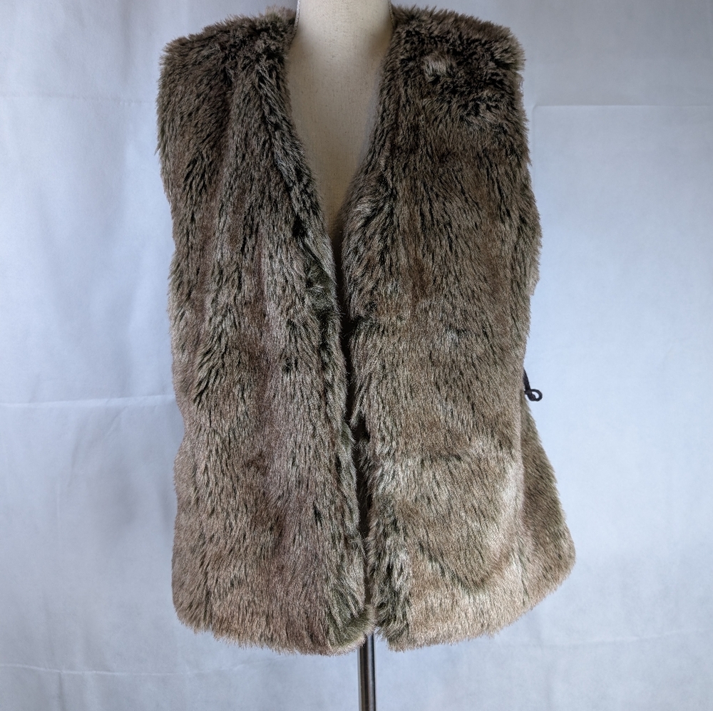 Women's Faux Fur Vest Hidden Hook And Eye Closer Size XL